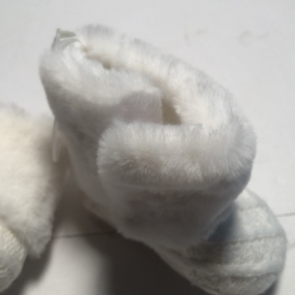 Girls white soft warm stepping stones fur booties - Picture 7 of 8